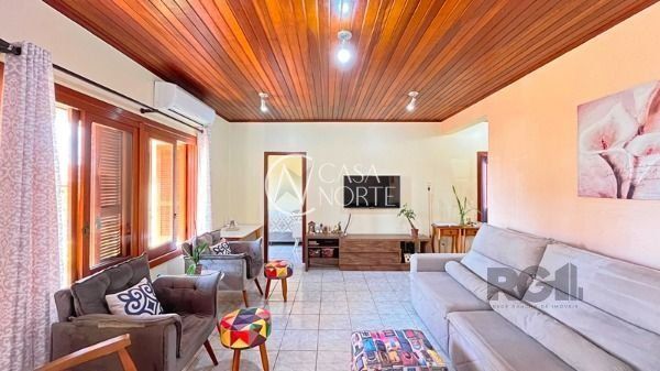 Casa à venda com 4 quartos, 200m², 4 vagas, Rua Wenceslau Fontoura no bairro Restinga em Porto Alegre