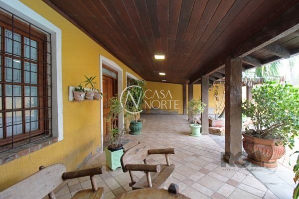 Casa à venda com 3 quartos, 300m², 1 suíte, 4 vagas, Avenida Orleaes no bairro Guarujá em Porto Alegre