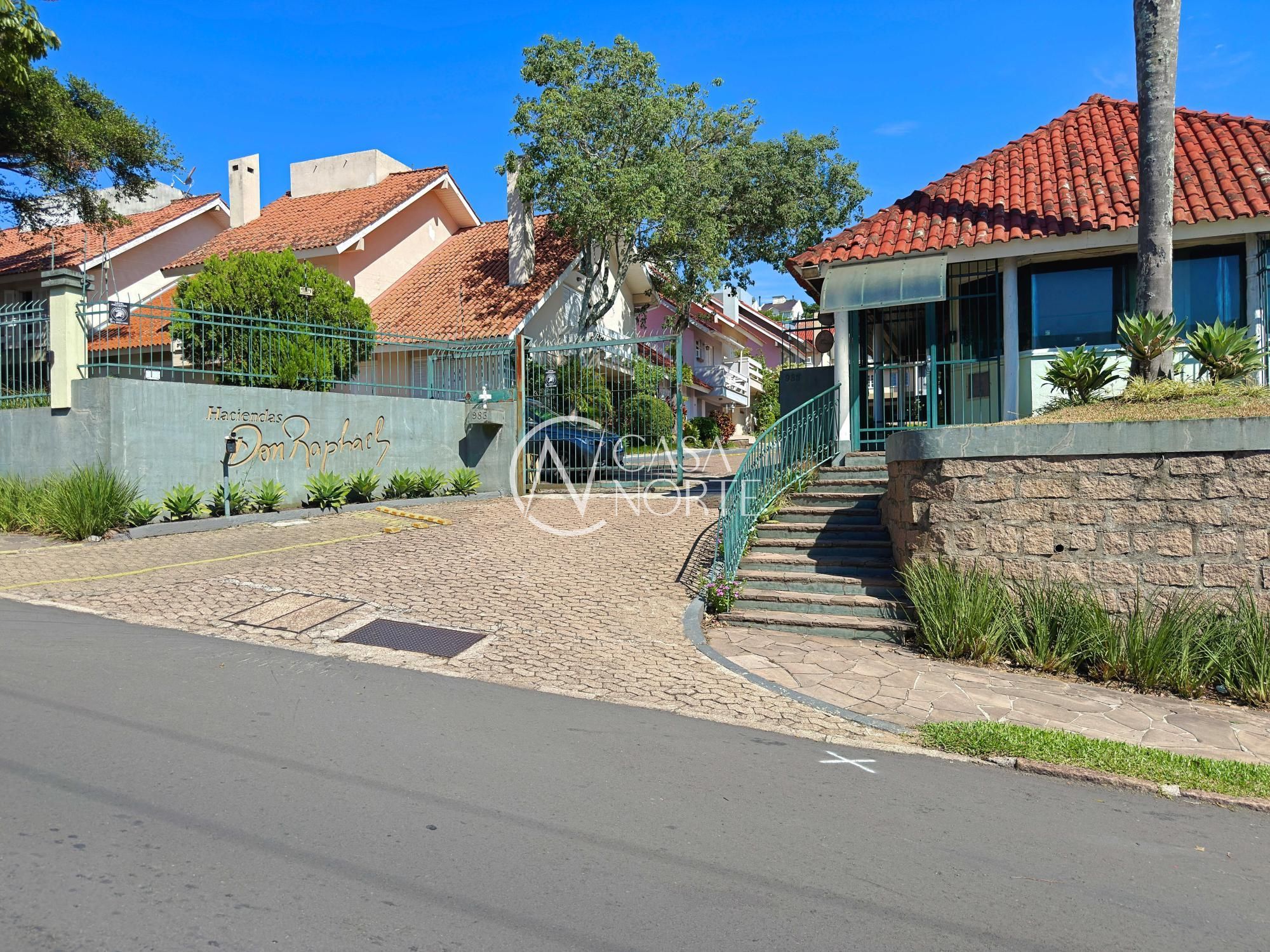 Casa de Condomínio à venda com 3 quartos, 260m², 2 suítes, 2 vagas, Rua Padre João Batista Reus no bairro Tristeza em Porto Alegre