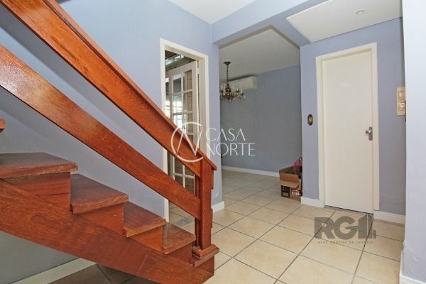 Casa de Condomínio à venda com 3 quartos, 161m², 1 suíte, 2 vagas, Rua Osorio Mendes Ouriques no bairro Guarujá em Porto Alegre