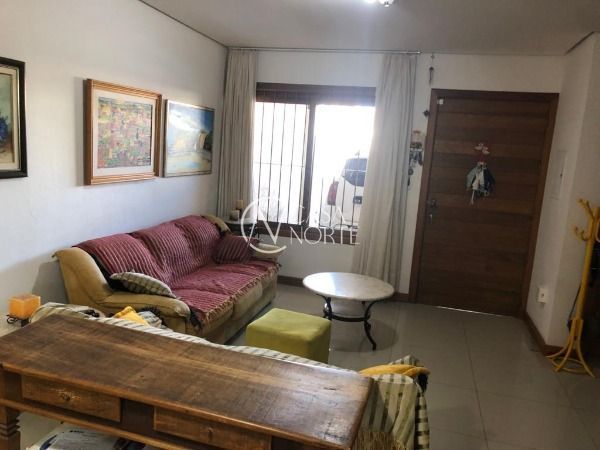 Casa à venda com 3 quartos, 150m², 1 suíte, 2 vagas, Rua Claudio da Silva Pinto no bairro Guarujá em Porto Alegre