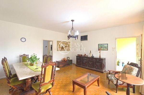 Casa à venda com 3 quartos, 155m², 2 vagas, Rua Otelo Rosa no bairro Ipanema em Porto Alegre