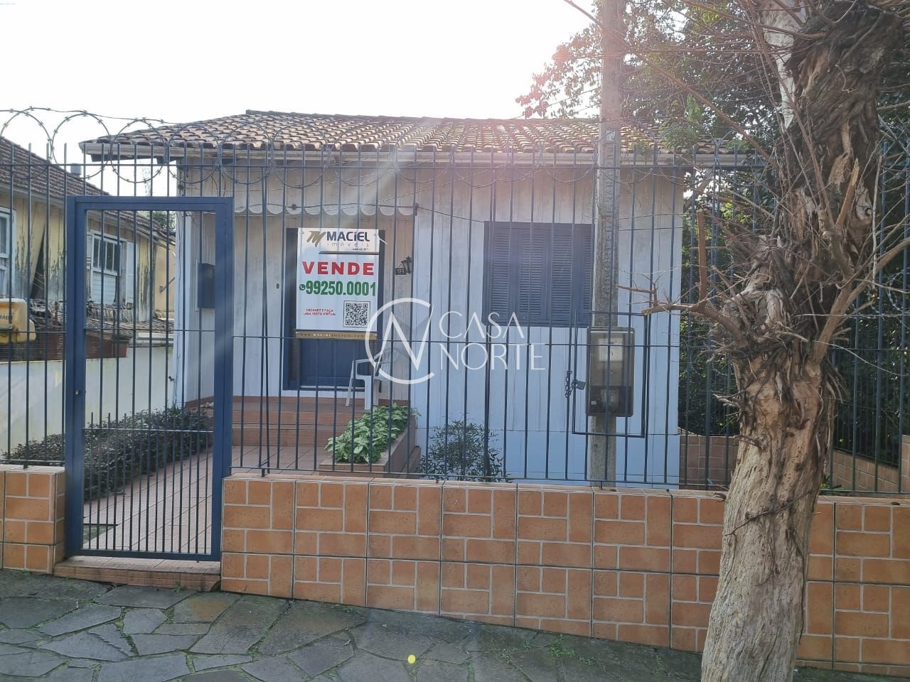 Casa à venda com 3 quartos, 200m², 3 vagas, Rua Salvio Soares no bairro Nonoai em Porto Alegre