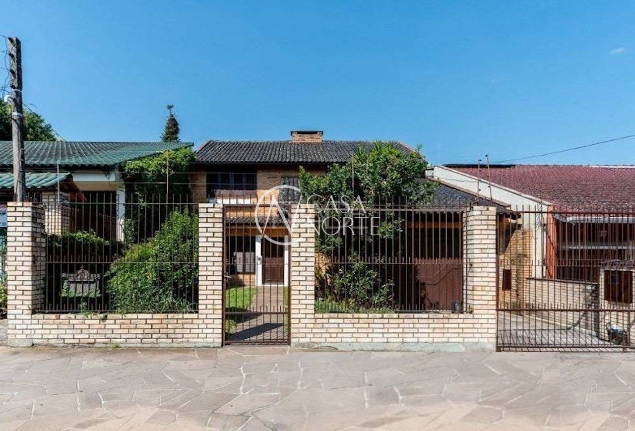 Casa à venda com 3 quartos, 230m², 1 suíte, 3 vagas, Rua Victor Silva no bairro Camaquã em Porto Alegre