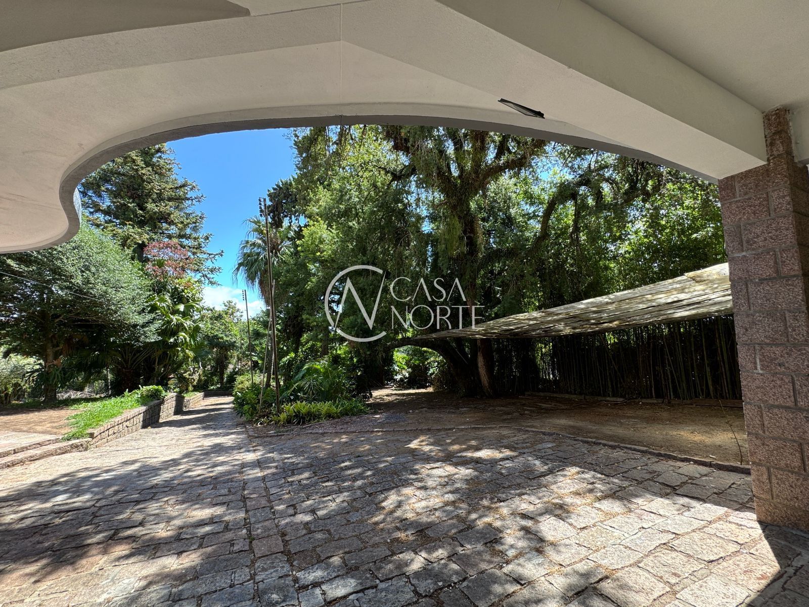 Casa à venda com 5 quartos, 500m², 6 vagas, Rua Landel de Moura no bairro Tristeza em Porto Alegre