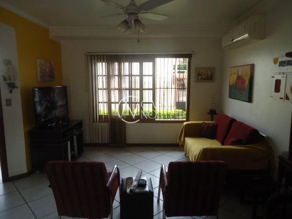 Sobrado à venda com 3 quartos, 158m², 1 suíte, 2 vagas, Rua Luiz Delfino no bairro Espírito Santo em Porto Alegre