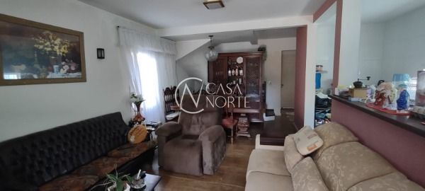 Casa à venda com 3 quartos, 200m², 1 suíte, 4 vagas, Rua Criciuma no bairro Guarujá em Porto Alegre