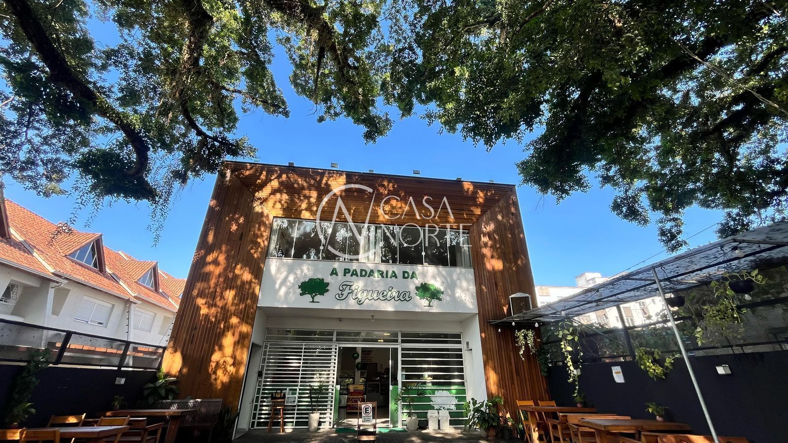 Prédio Comercial à venda , 365m², 3 vagas, Rua Doutor Pereira Neto no bairro Tristeza em Porto Alegre