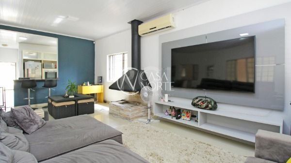 Casa à venda com 3 quartos, 468m², 1 suíte, 2 vagas, Rua General Gomes Carneiro no bairro Medianeira em Porto Alegre