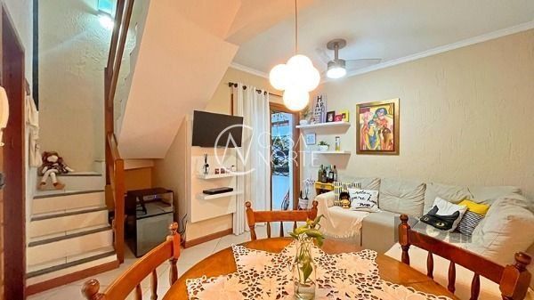 Casa de Condomínio à venda com 2 quartos, 102m², 1 suíte, 1 vaga, Avenida Guarujá no bairro Guarujá em Porto Alegre