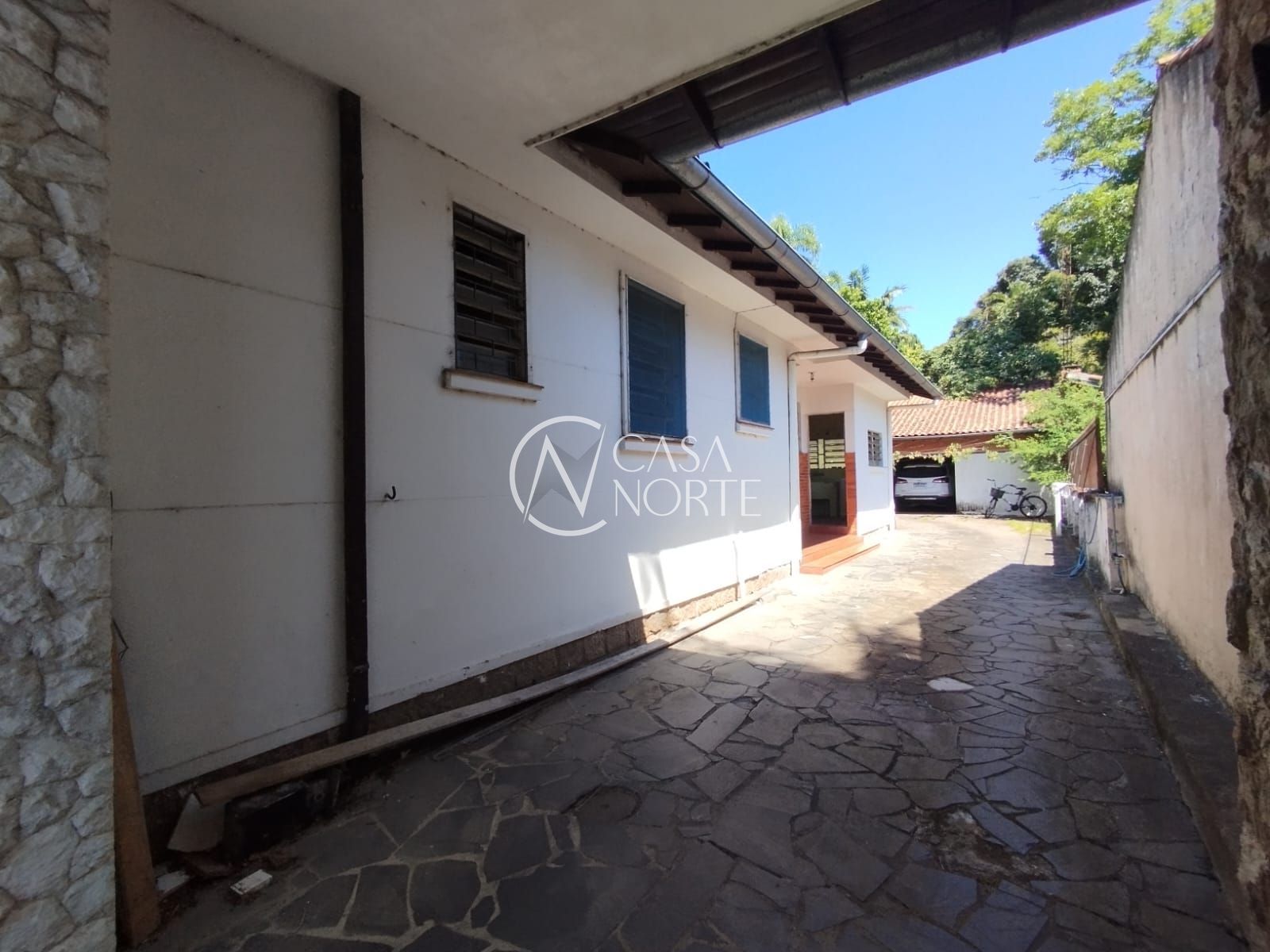 Casa à venda com 3 quartos, 170m², 1 suíte, 2 vagas, Rua Doutor Mário Totta no bairro Tristeza em Porto Alegre