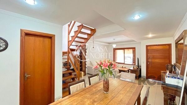 Casa à venda com 3 quartos, 215m², 3 suítes, 3 vagas, Rua Liberal no bairro Tristeza em Porto Alegre