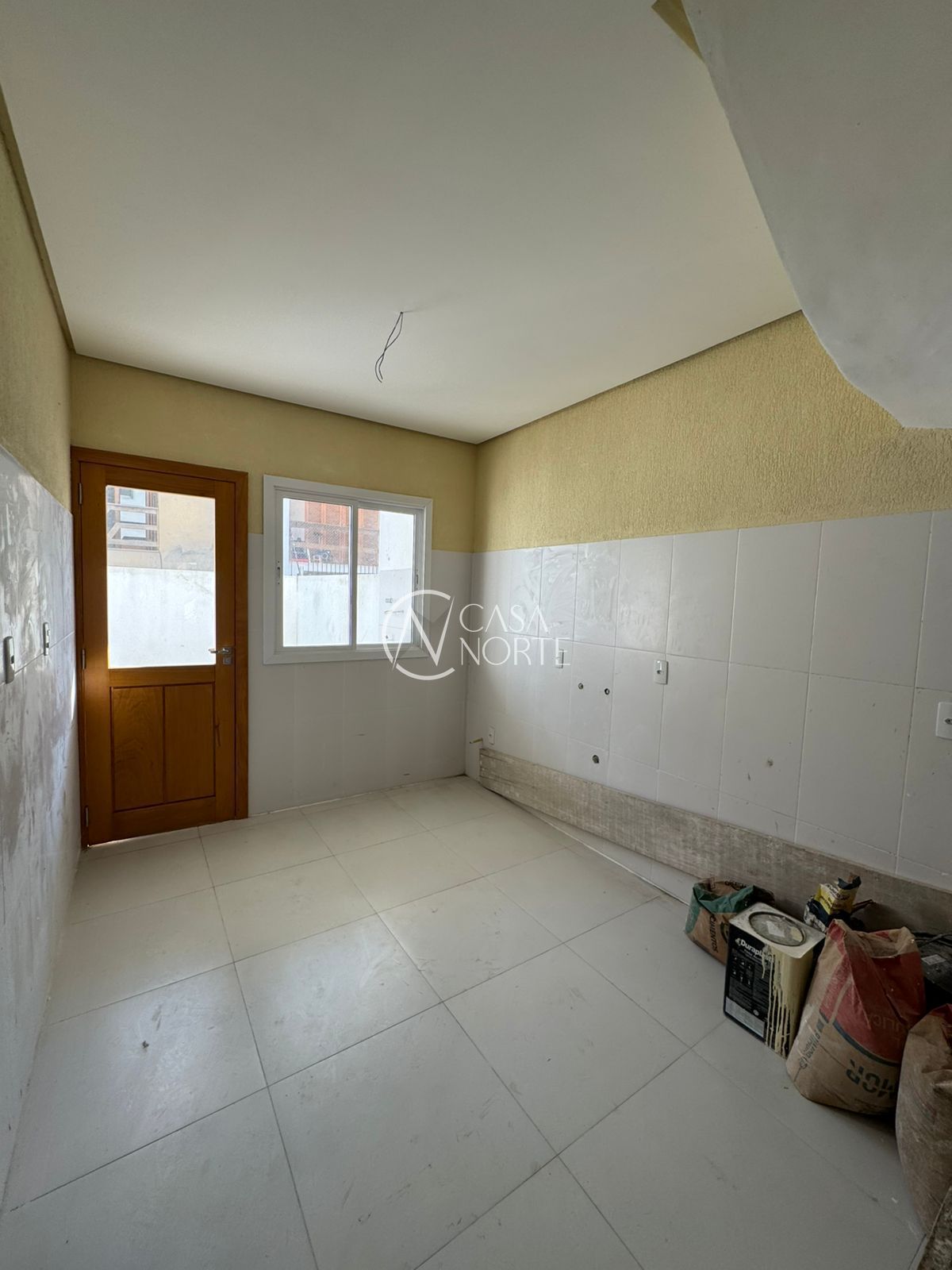 Casa à venda com 3 quartos, 126m², 3 suítes, 2 vagas, Rua Itacyr Rossi no bairro Guarujá em Porto Alegre