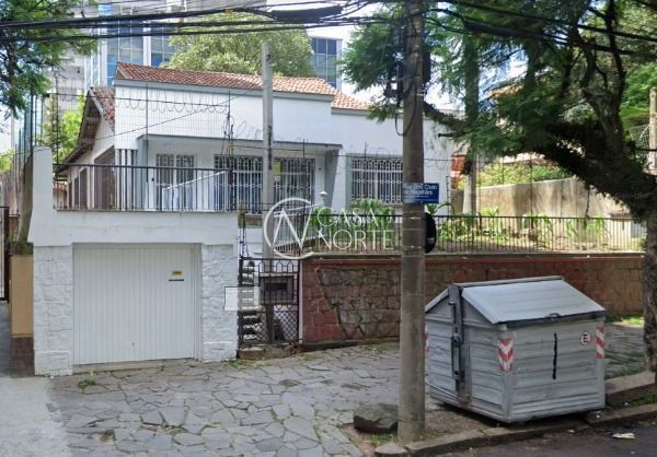 Casa à venda com 4 quartos, 229m², 1 suíte, 2 vagas, Rua General Couto de Magalhaes no bairro São João em Porto Alegre