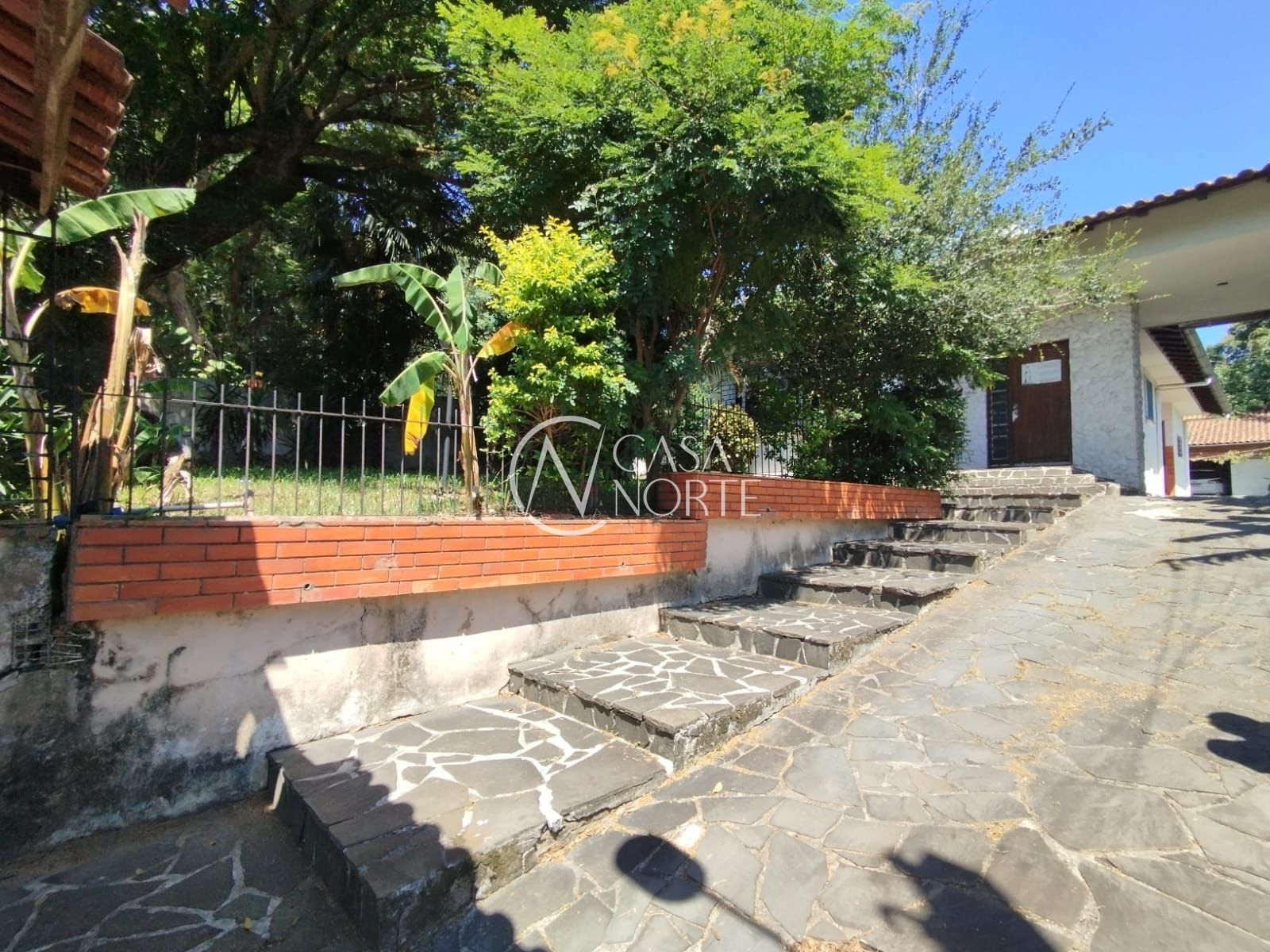 Casa à venda com 3 quartos, 170m², 1 suíte, 2 vagas, Rua Doutor Mário Totta no bairro Tristeza em Porto Alegre