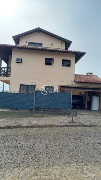 Sobrado à venda com 3 quartos, 163m², 1 suíte, 2 vagas, Avenida Doutor Francisco Roberto Dalligna no bairro Espírito Santo em Porto Alegre