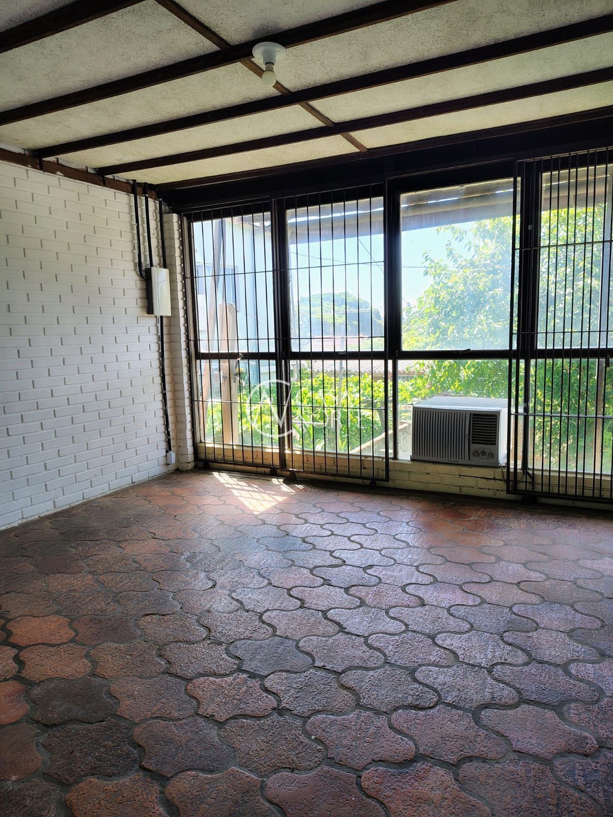 Casa à venda com 3 quartos com 300m², 1 suíte, 6 vagas, Rua Lindolfo Color no bairro Medianeira em Porto Alegre