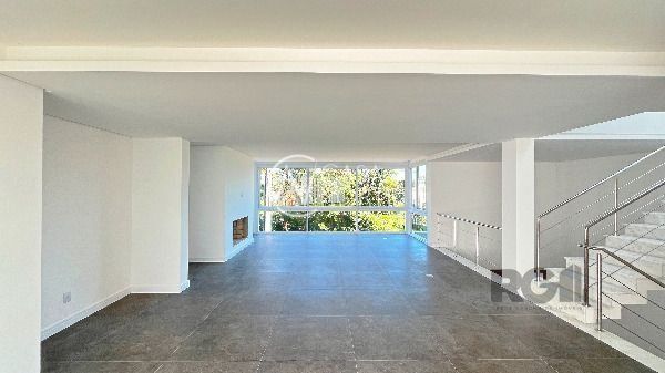 Casa de Condomínio à venda com 3 quartos, 256m², 3 suítes, 2 vagas, Rua Ivo Walter Kern no bairro Hípica em Porto Alegre