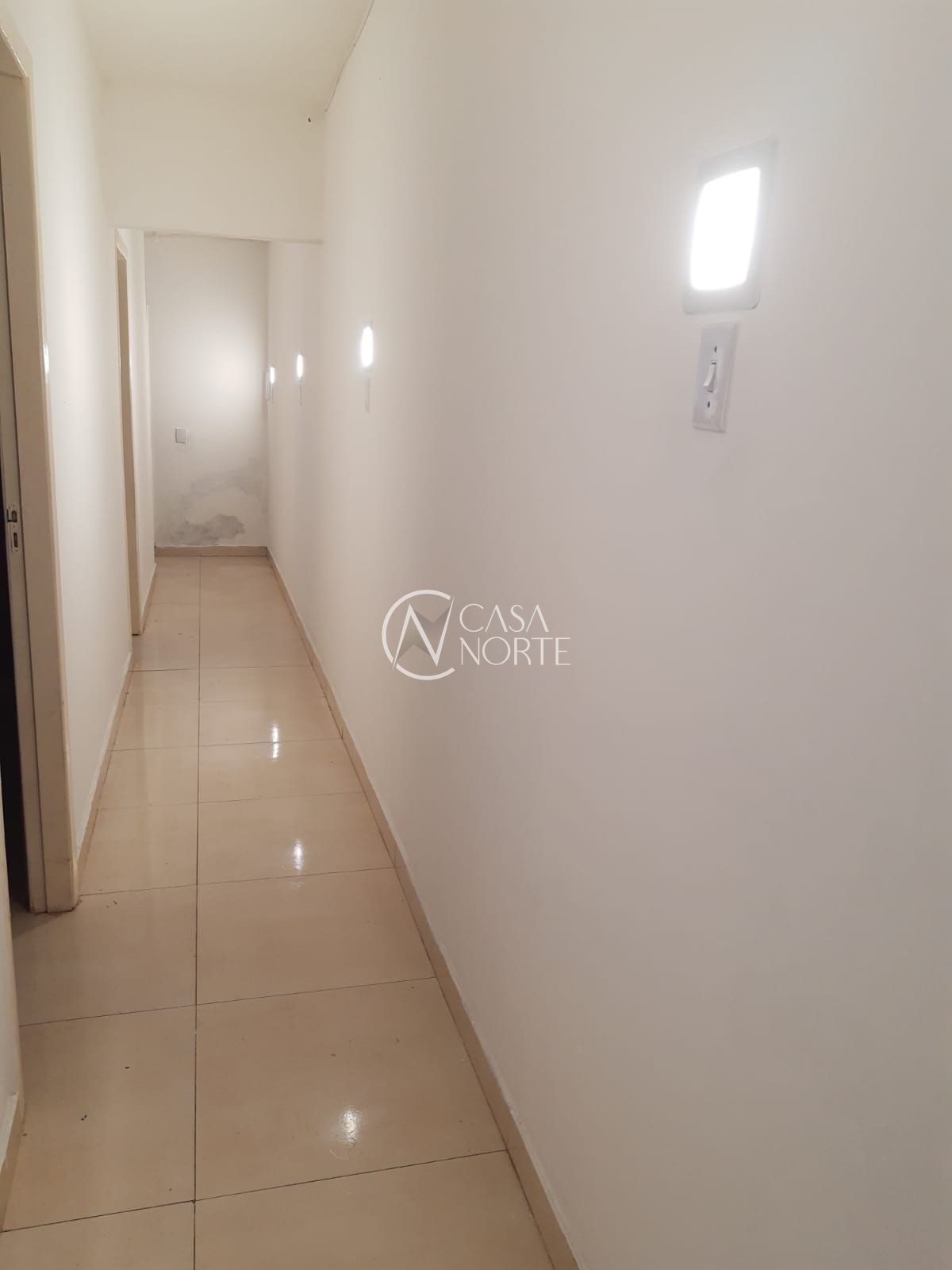 Casa à venda com 3 quartos, 200m², 2 vagas, Rua Barão do Guaíba no bairro Menino Deus em Porto Alegre