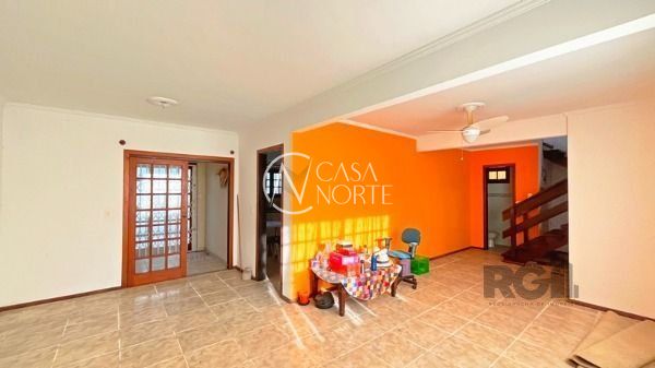 Casa à venda com 3 quartos, 320m², 1 suíte, 3 vagas, Rua Kyve T. Knijnik no bairro Espírito Santo em Porto Alegre