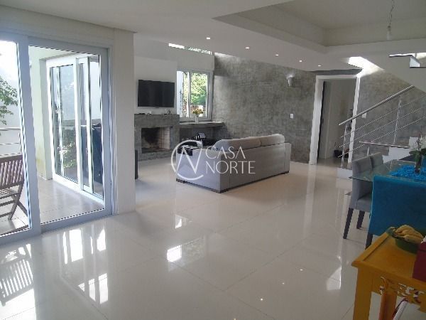 Casa à venda com 4 quartos, 170m², 2 suítes, Rua Dea Coufal no bairro Ipanema em Porto Alegre