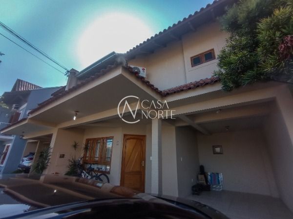 Casa de Condomínio à venda com 3 quartos, 201m², 1 suíte, 2 vagas, Avenida Juca Batista no bairro Cavalhada em Porto Alegre