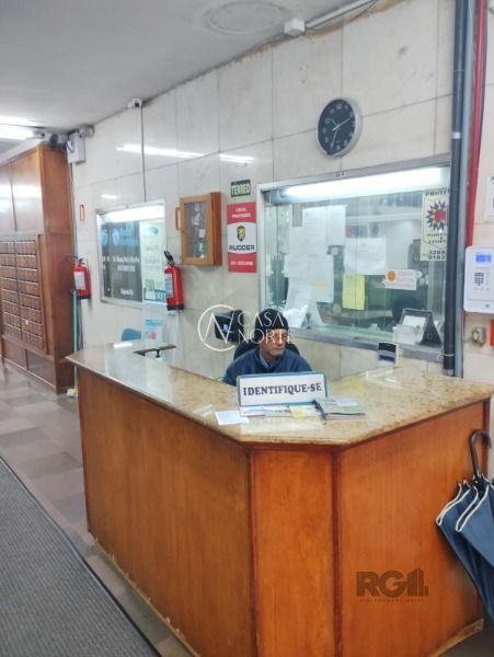 Sala Comercial à venda , 82m², Rua General Andrade Neves no bairro Centro Histórico em Porto Alegre