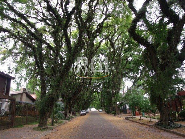 Casa à venda com 3 quartos, 340m², 2 suítes, 6 vagas, João Mendes Ouriques no bairro Jardim Isabel em Porto Alegre