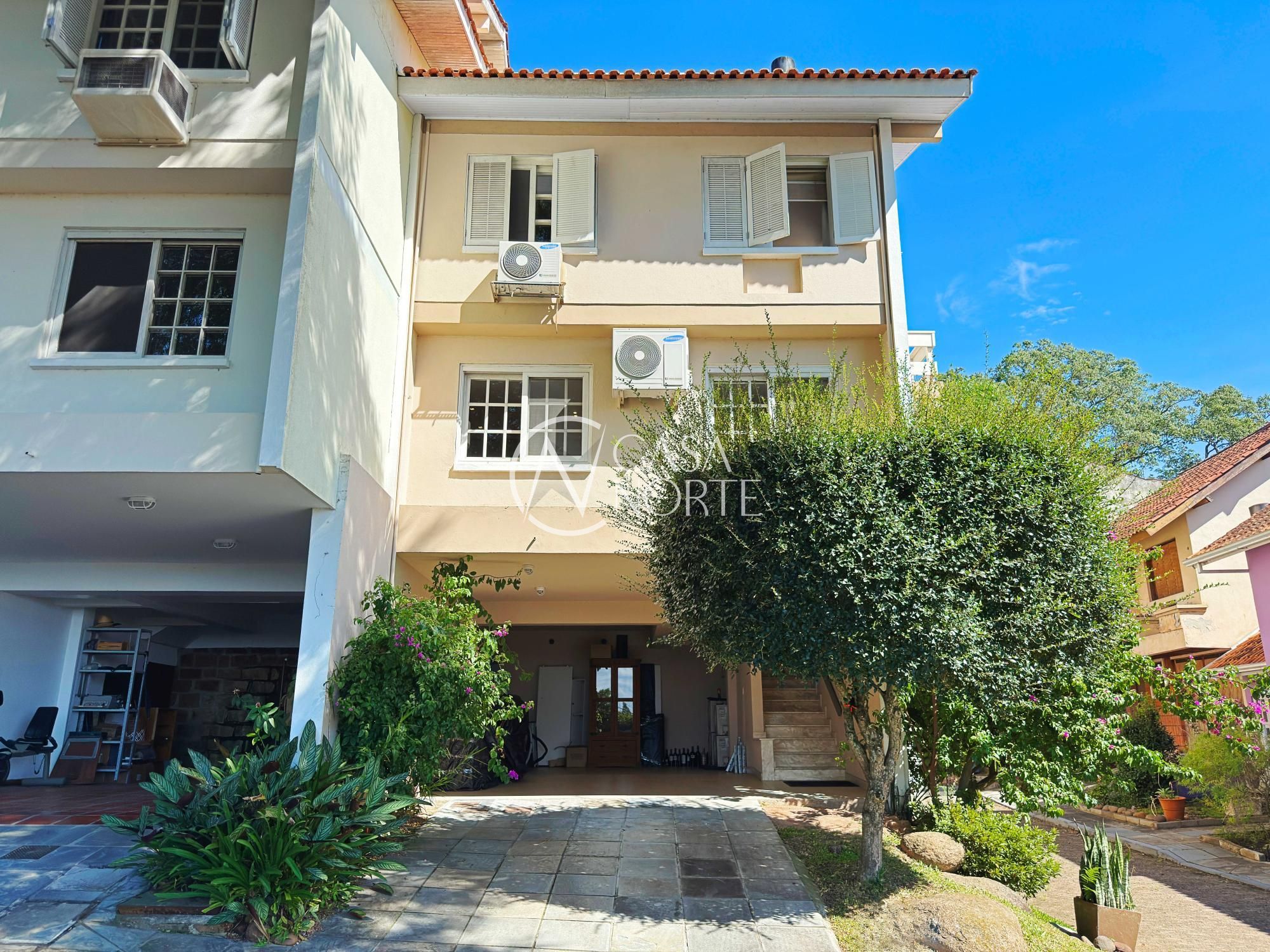Casa de Condomínio à venda com 3 quartos, 260m², 2 suítes, 2 vagas, Rua Padre João Batista Reus no bairro Tristeza em Porto Alegre