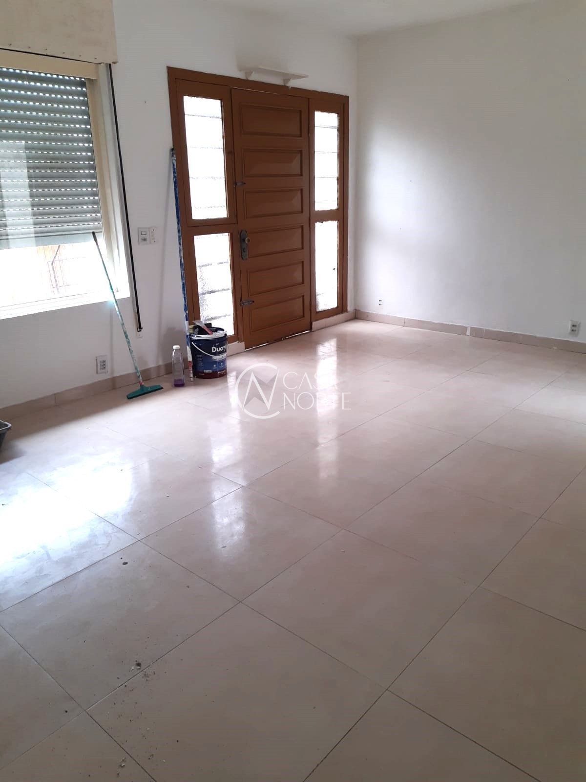 Casa à venda com 3 quartos, 200m², 2 vagas, Rua Barão do Guaíba no bairro Menino Deus em Porto Alegre