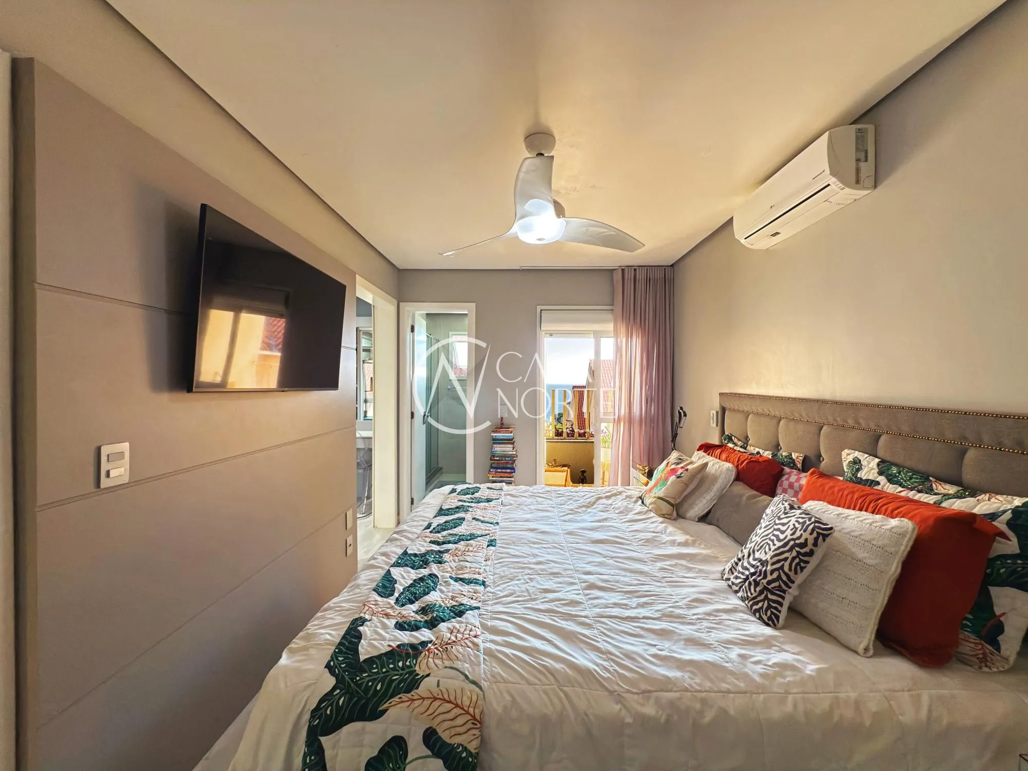 Casa de Condomínio à venda com 3 quartos, 220m², 1 suíte, 2 vagas, Avenida Coronel Marcos no bairro Pedra Redonda em Porto Alegre