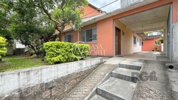 Casa à venda com 3 quartos, 177m², 3 vagas, Avenida Eduardo Prado no bairro Cavalhada em Porto Alegre