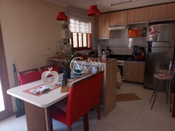 Casa à venda com 3 quartos, 181m², 3 suítes, 2 vagas, Rua Zuzu Angel no bairro Hípica em Porto Alegre