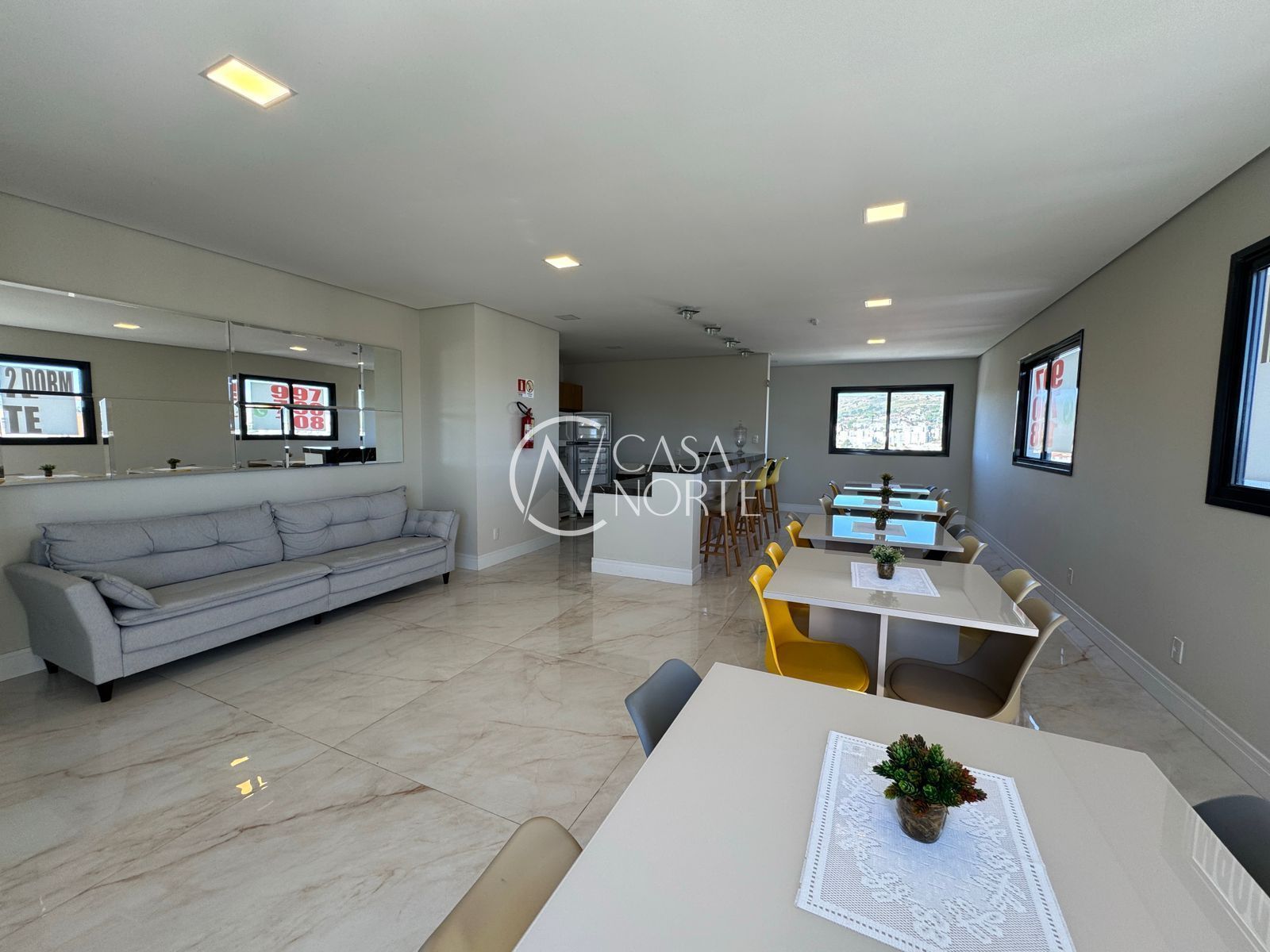 Apartamento à venda com 2 quartos, 68m², 1 suíte, 1 vaga, Rua Jaguari no bairro Cristal em Porto Alegre