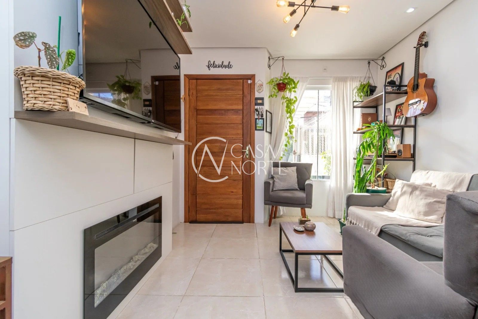 Casa à venda com 2 quartos, 63m², 1 suíte, 1 vaga, Rua Luzinete Alves Aragon no bairro Hípica em Porto Alegre