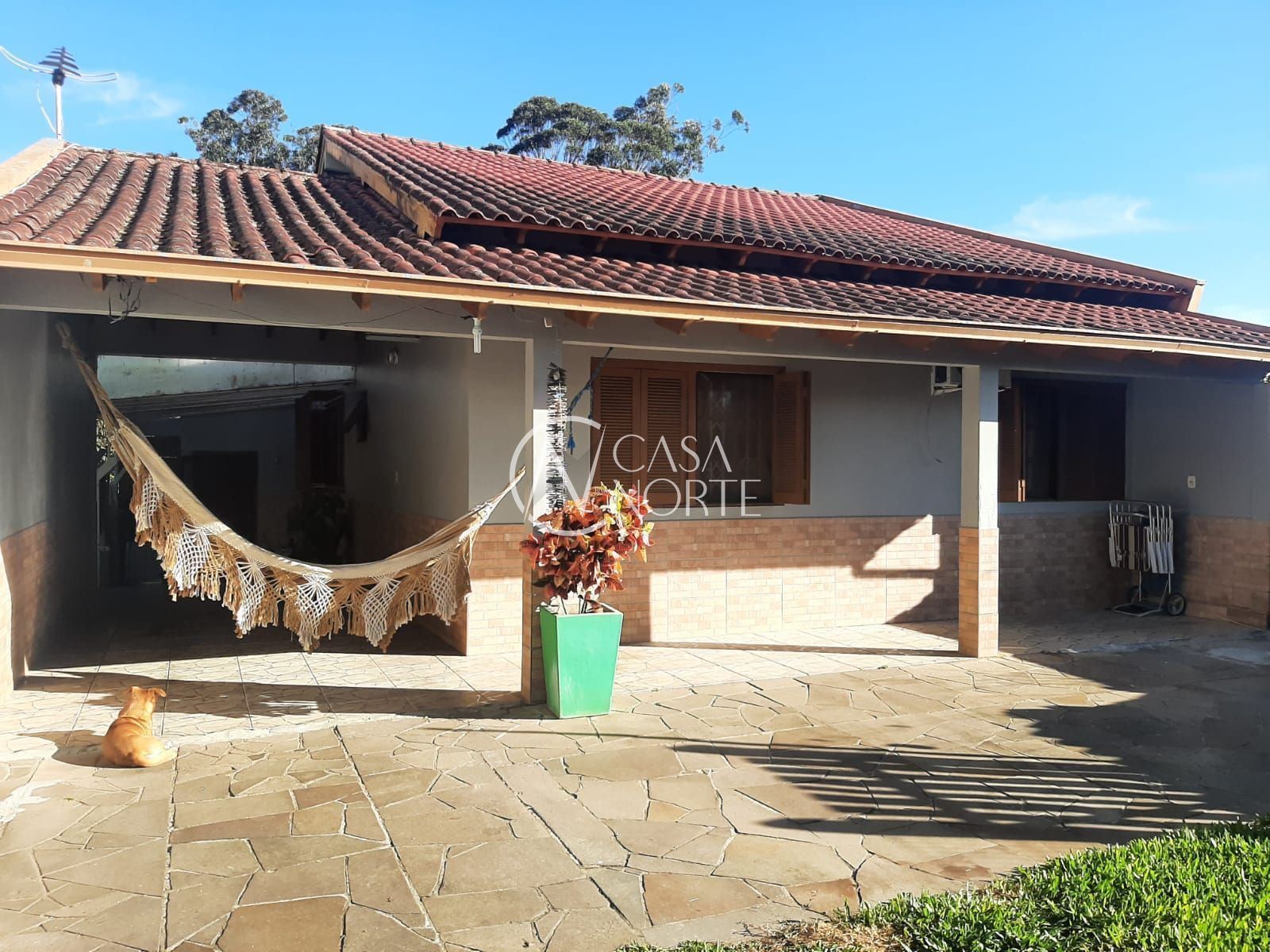 Casa à venda com 3 quartos, 194m², 1 vaga, Rua Dona Mariana no bairro Restinga em Porto Alegre