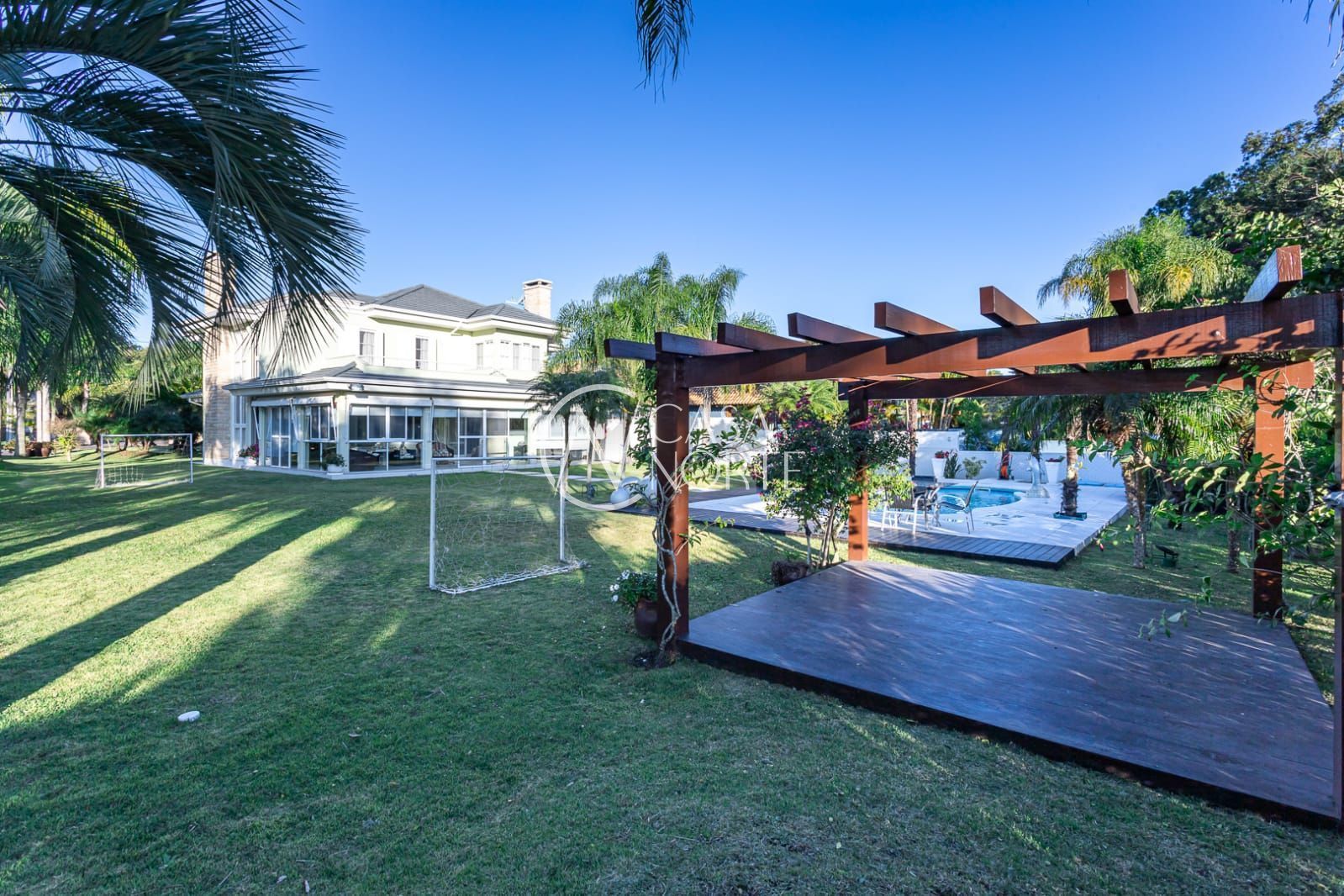 Casa de Condomínio à venda com 4 quartos, 412m², 4 suítes, 3 vagas, Avenida Juca Batista no bairro Chapéu do Sol em Porto Alegre