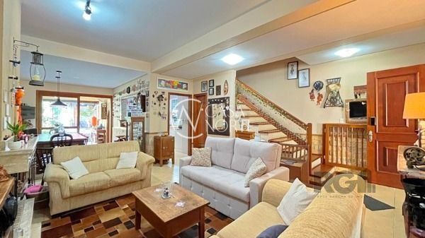 Casa à venda com 3 quartos, 274m², 1 suíte, 2 vagas, Rua Doutor Pio Ângelo no bairro Ipanema em Porto Alegre