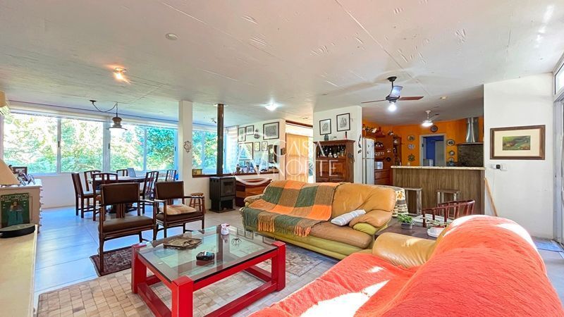 Casa de Condomínio à venda com 3 quartos, 348m², 1 suíte, 3 vagas, Avenida Edgar Pires de Castro no bairro Hípica em Porto Alegre