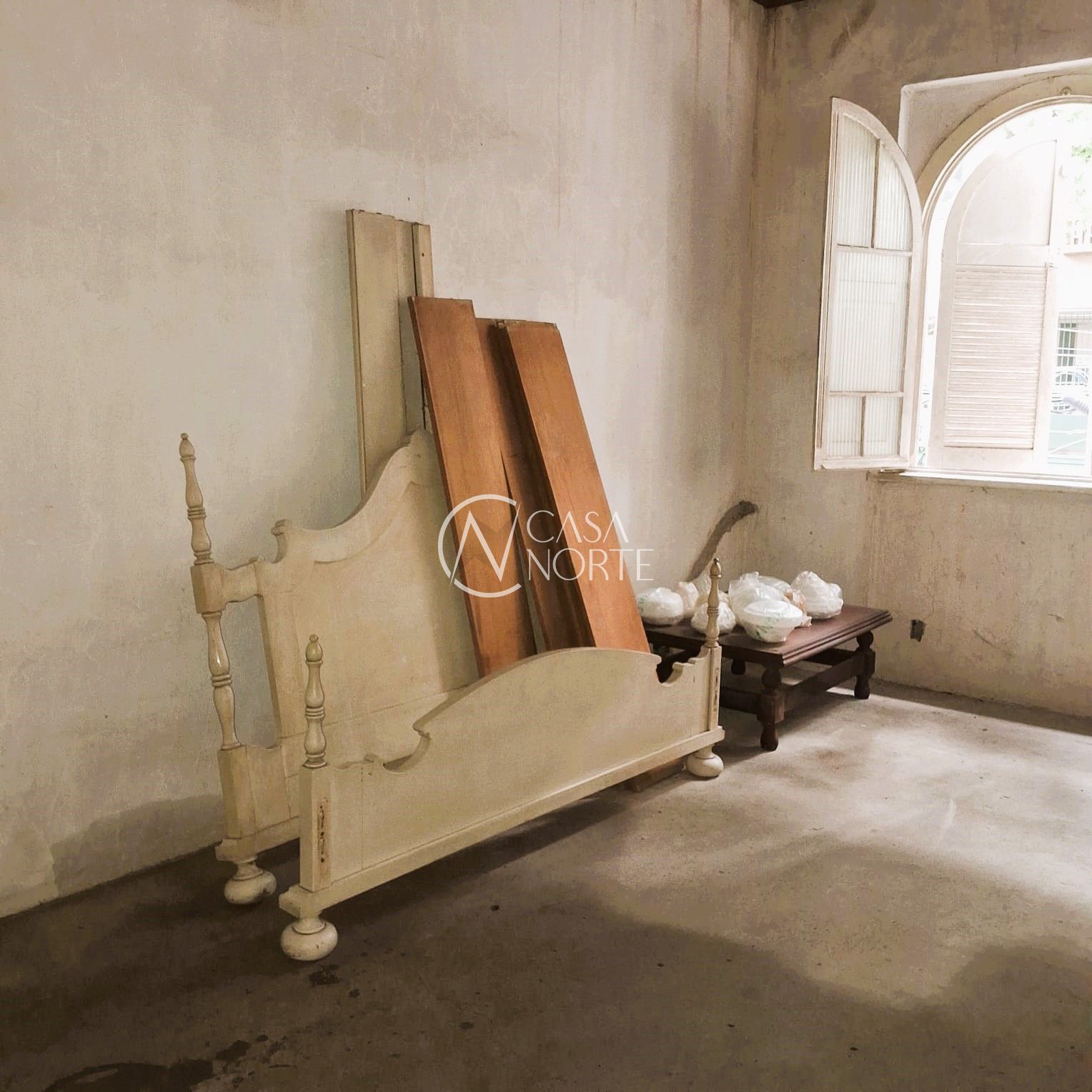 Casa à venda com 4 quartos, 160m², 2 vagas, Rua Castro Alves no bairro Independência em Porto Alegre