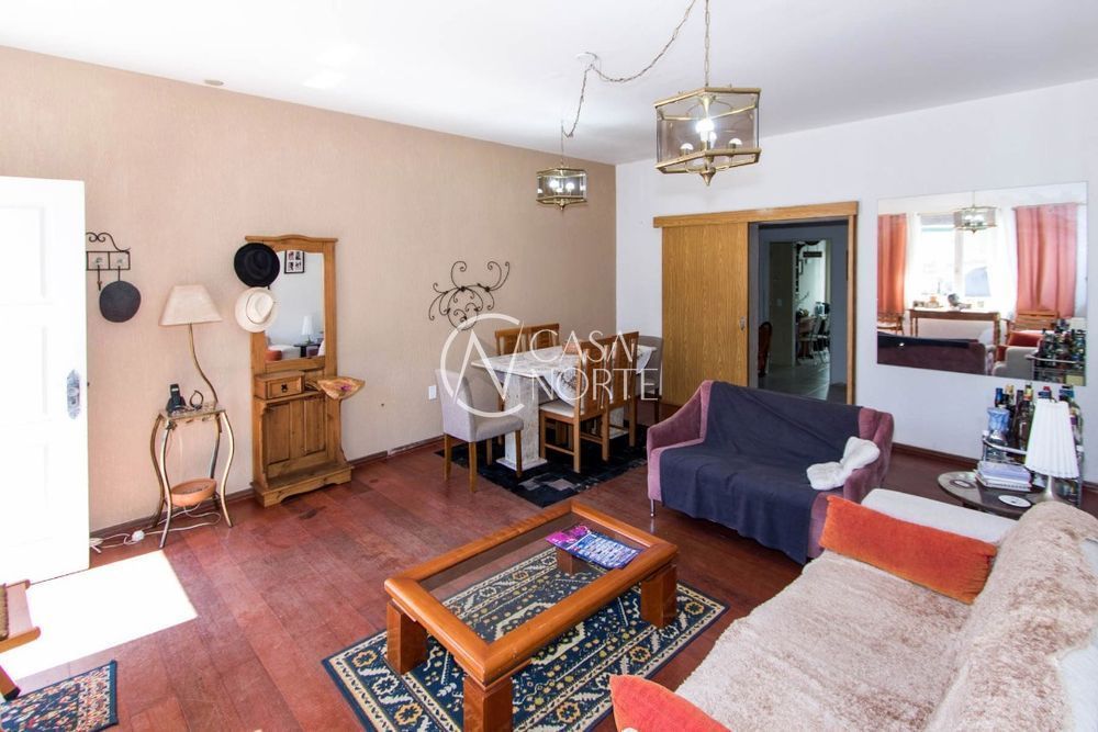 Casa à venda com 3 quartos, 281m², 1 suíte, 4 vagas, Travessa Pedra Redonda no bairro Jardim Isabel em Porto Alegre