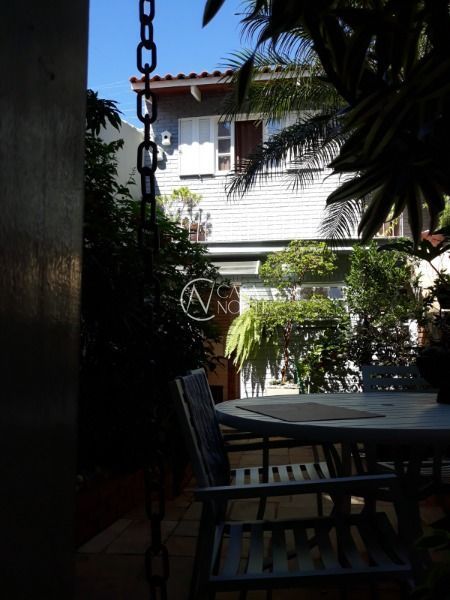 Sobrado à venda com 3 quartos, 140m², 1 suíte, 2 vagas, Rua James Bocacio no bairro Hípica em Porto Alegre