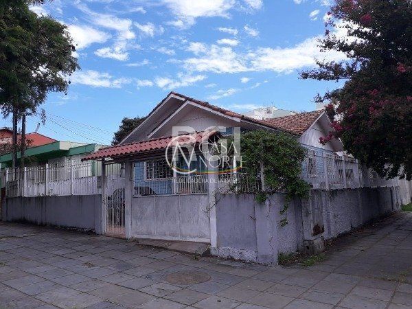 Casa à venda com 4 quartos, 90m², 3 vagas, Rua Coronel Claudino no bairro Cristal em Porto Alegre