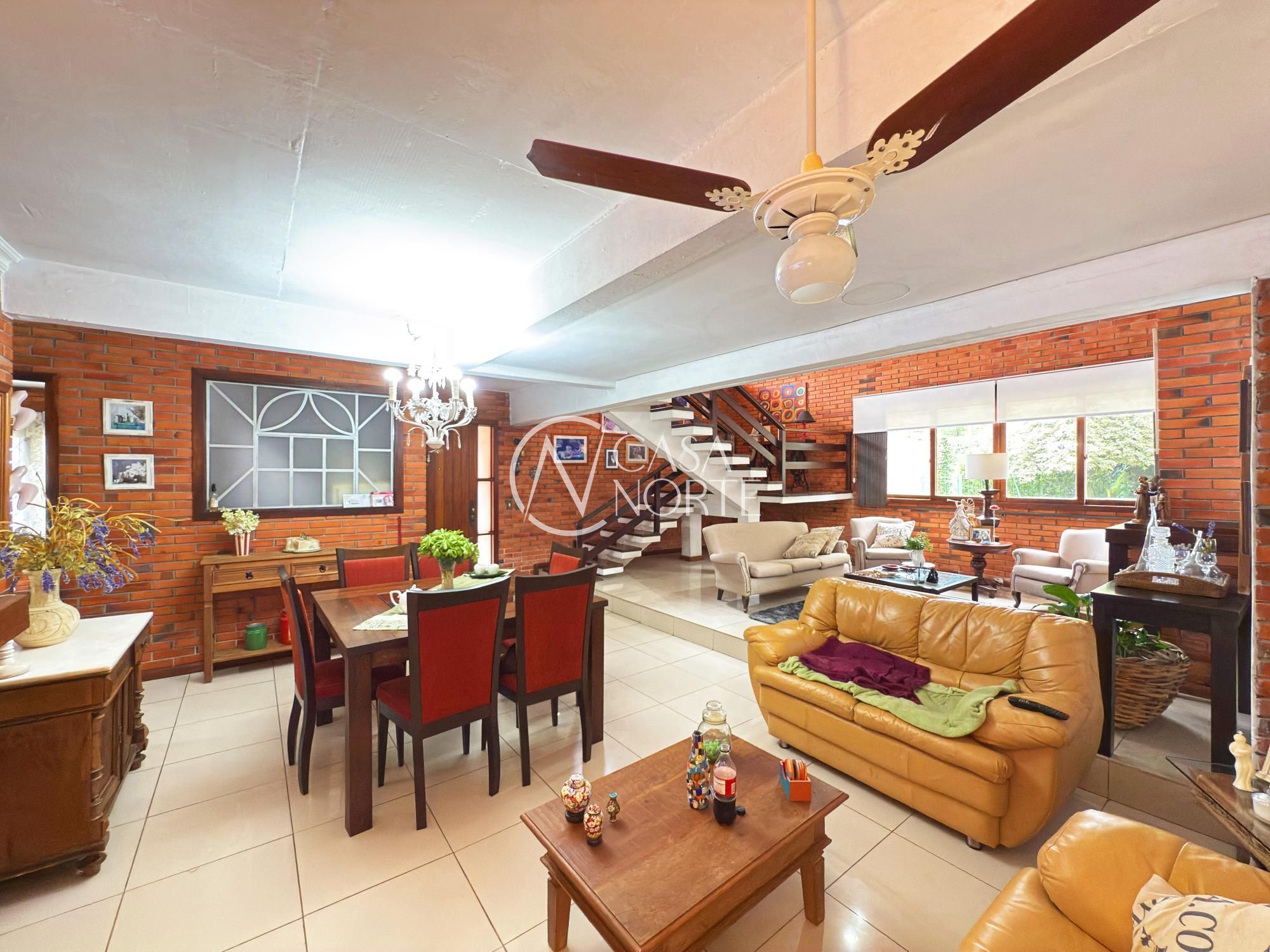 Casa à venda com 5 quartos, 261m², 2 suítes, 3 vagas, Rua General Tadeusz Kosciuszko no bairro Jardim Isabel em Porto Alegre