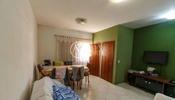 Casa à venda com 5 quartos, 233m², 1 suíte, 3 vagas, Rua Doutor Egydio Michaelsen no bairro Cavalhada em Porto Alegre