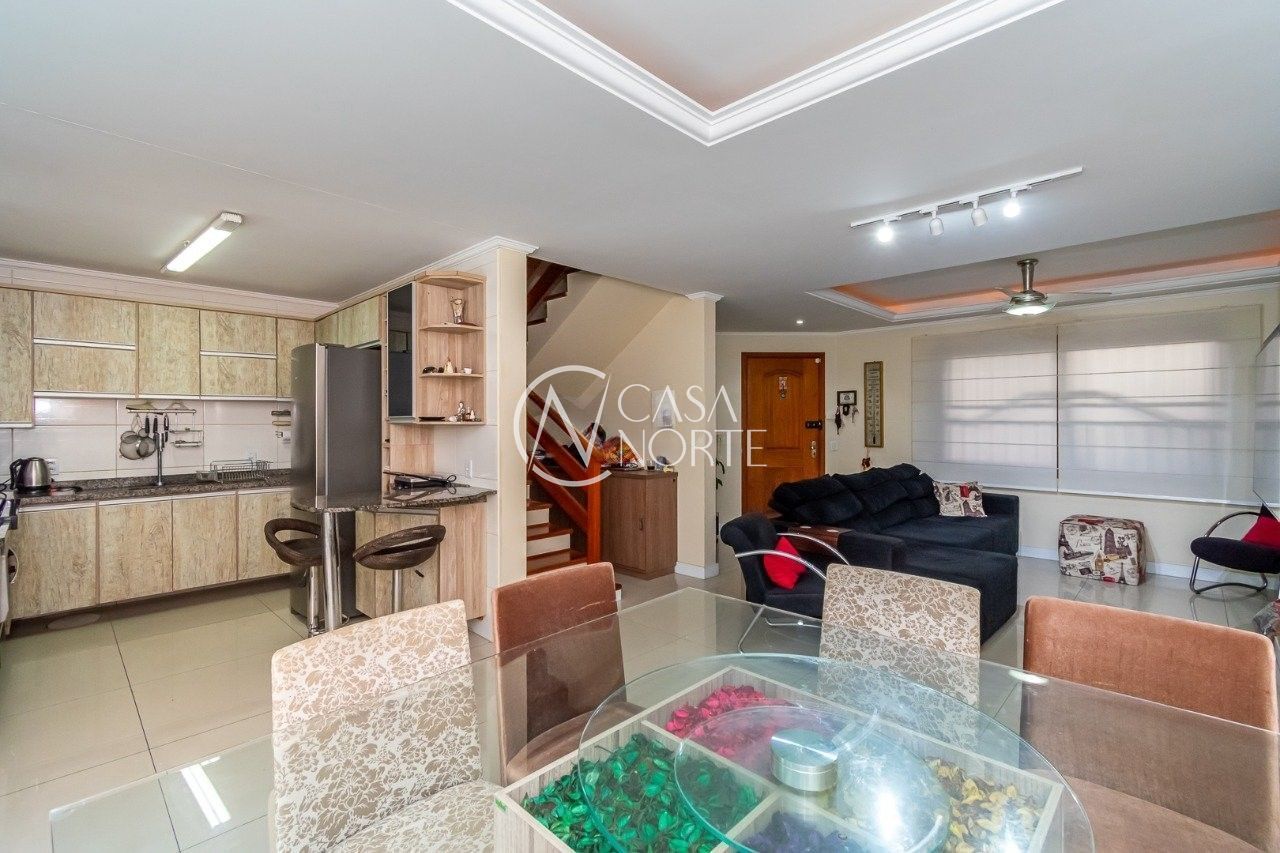 Casa à venda com 3 quartos, 157m², 1 suíte, 2 vagas, Rua Marechal Hermes no bairro Camaquã em Porto Alegre