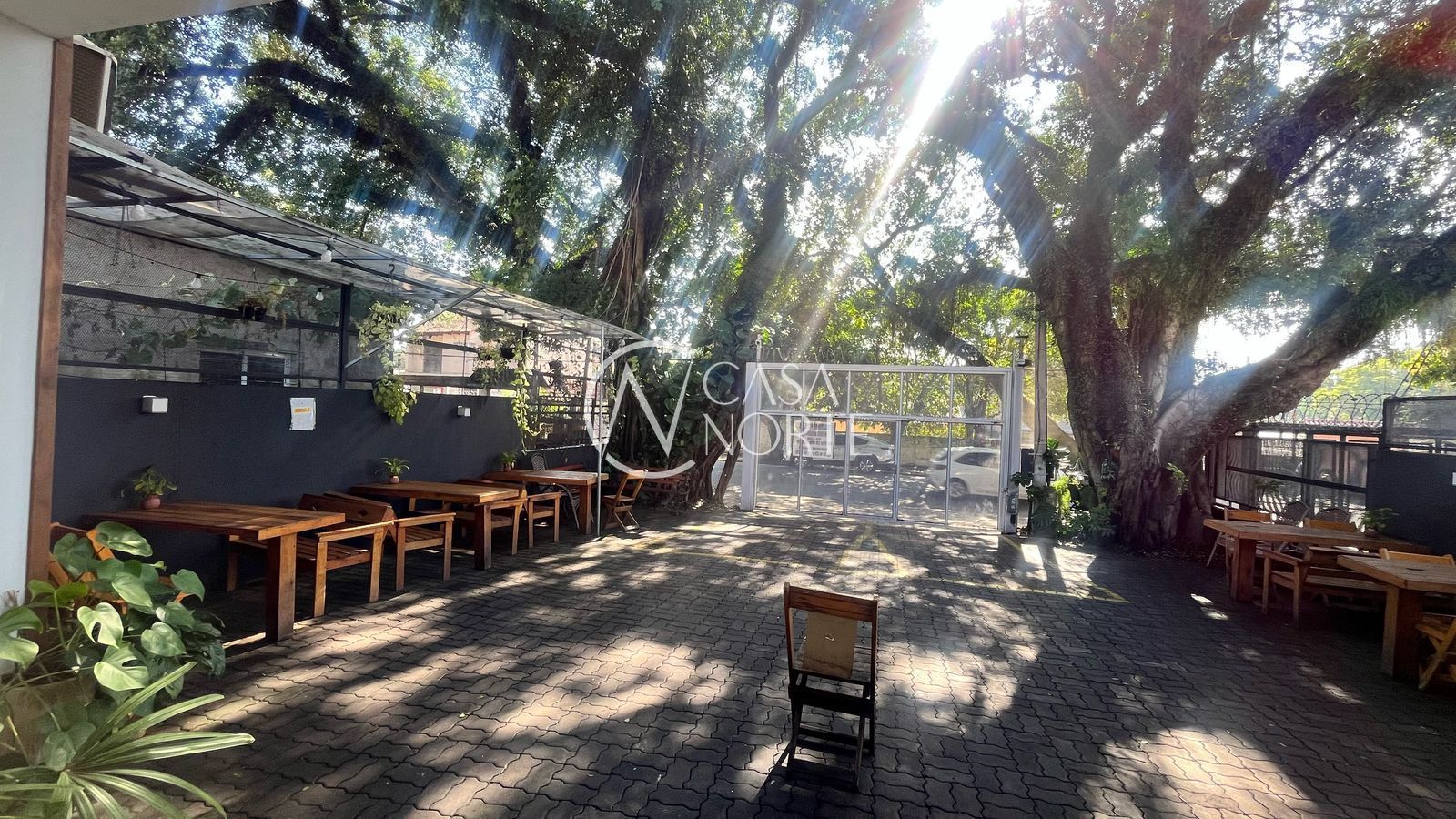 Prédio Comercial à venda , 365m², 3 vagas, Rua Doutor Pereira Neto no bairro Tristeza em Porto Alegre