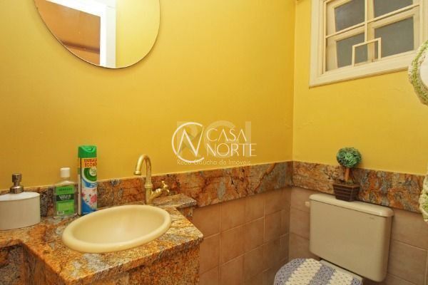 Casa à venda com 3 quartos, 154m², 1 suíte, 4 vagas, Rua Pasteur no bairro Ipanema em Porto Alegre