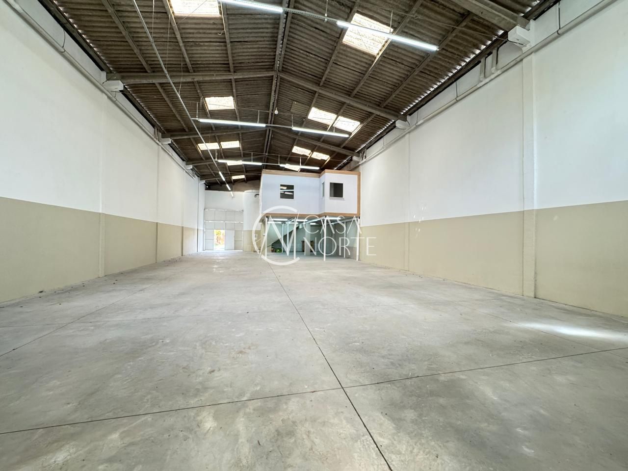 Pavilhão à venda com 6 quartos, 500m², 4 vagas, Estrada Aracaju no bairro Vila Nova em Porto Alegre