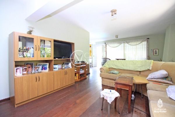 Casa à venda com 3 quartos, 200m², 1 suíte, 4 vagas, Rua Engenheiro Coelho Parreira no bairro Ipanema em Porto Alegre